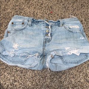 LEVI CUT OFF SHORTS